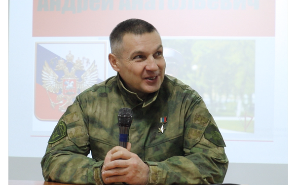 Студенты Брянского железнодорожного техникум встретились с Героем России Андреем Фроленковым