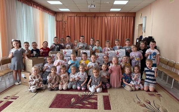 В детском саду Брянска № 88 «Сказка» прошла благотворительная акция «Своих не бросаем!»