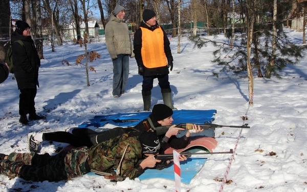 В Почепе в благоустроенном по нацпроекту парке прошло торжество в честь Дня защитника Отечества