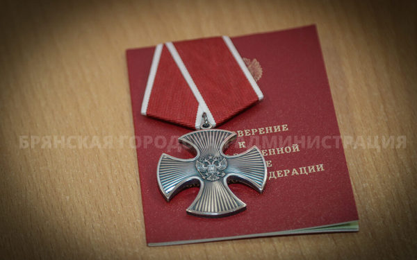 Семье старшего лейтенанта Владислава Ляховкина вручили орден Мужества