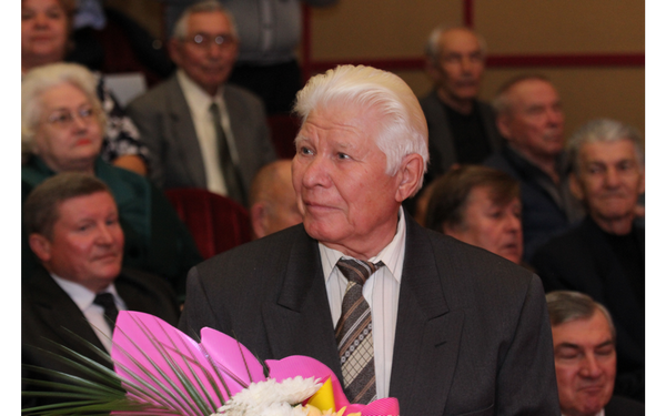 Почётный дорожник России Александр Калашников отмечает 90-летний юбилей