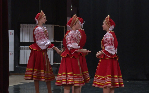 Для брянского ансамбля танца «Россияне» приобрели новые костюмы