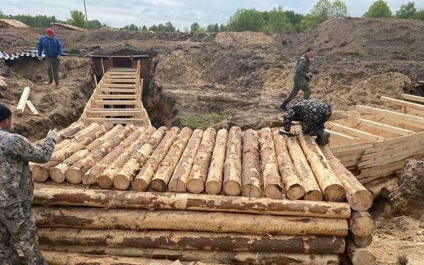 Брянские строители за неделю оборудовали противотанковый ров длиной 50 км