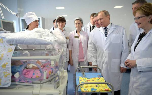 Губернатор Александр Богомаз поблагодарил президента Владимира Путина за перинатальный центр