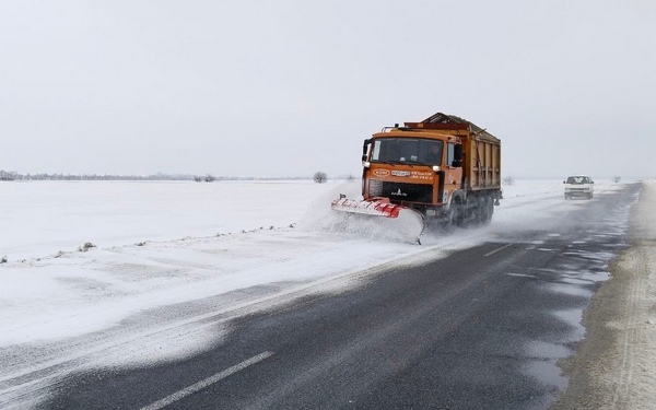 Противогололёдная обработка автодорог Брянщины вёдется круглосуточно