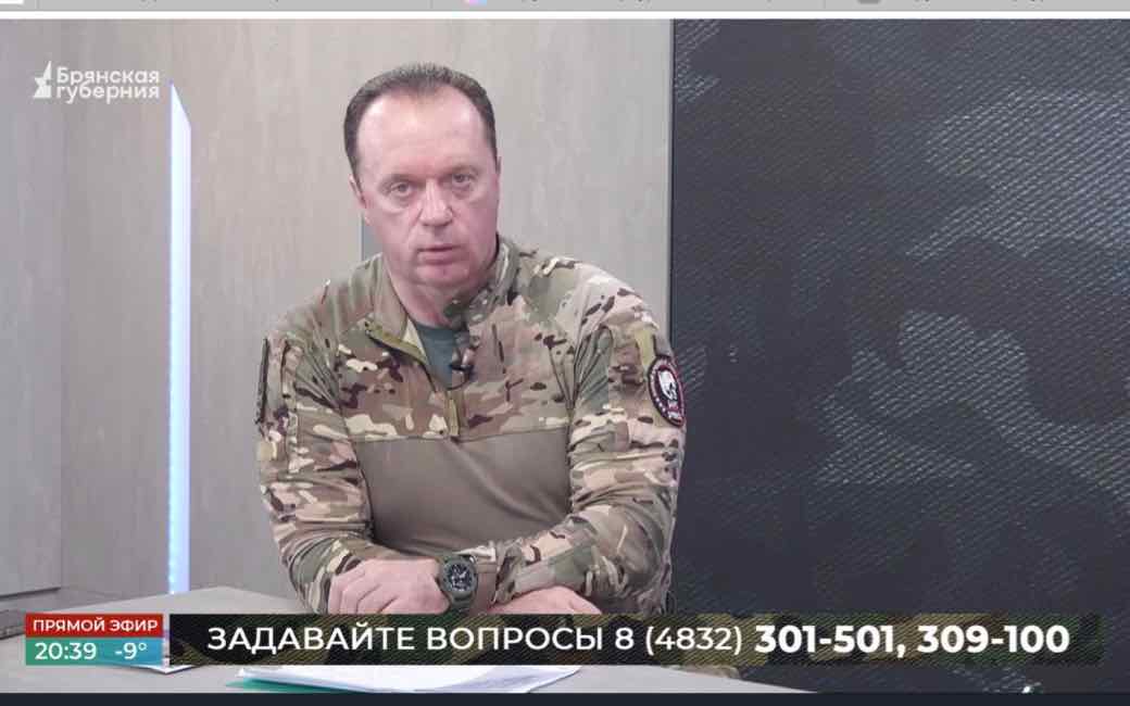 На вопросы телезрителей «Брянской Губернии» в прямом эфире отвечает командир «БАРС-Брянск» Сергей Антошин