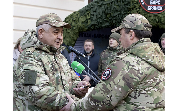 Бойцы «БАРС-Брянск» поздравили товарища майора Сергея Антошина с его новым званием