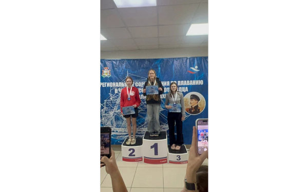 Брянские пловцы показывают высокие результаты на соревнованиях в Смоленске