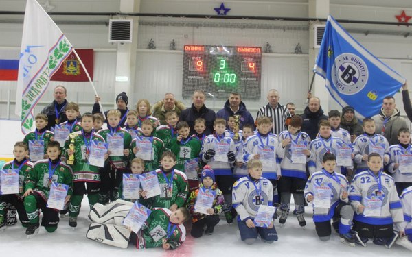 Губернатор Брянской области вручил награды юным участникам «Золотой шайбы»