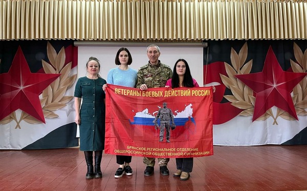 Доброволец отряда «БАРС-Брянск» встретился со школьниками из Унечи