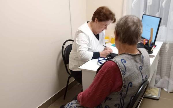 Погарские врачи проводят диспансеризацию деревенских жителей