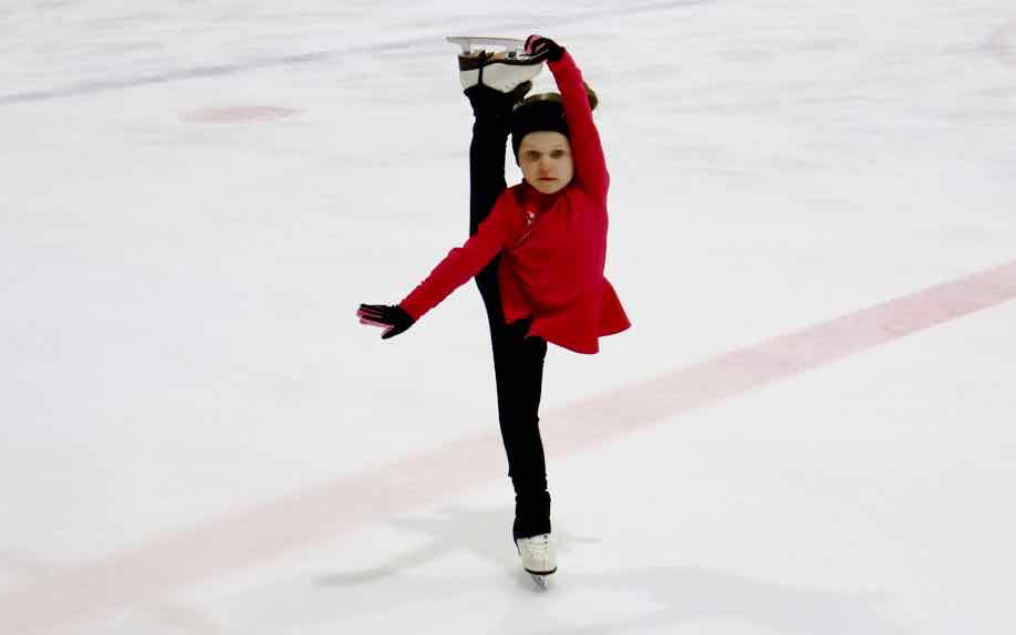 Пятилетняя брянская фигуристка Оля Паршикова попала в книгу рекордов России