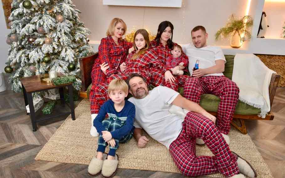 Интернациональная семья Романовых из Брянска воспитывает 3 детей