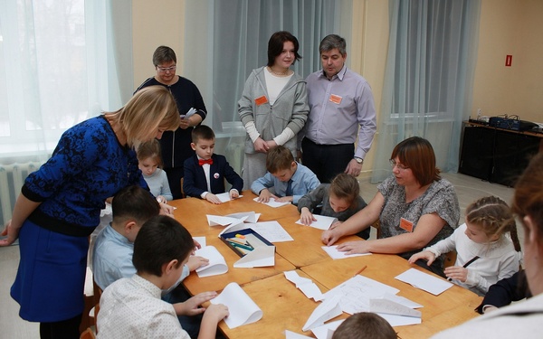 В Брянске прошли октрытые районные соревнования по простейшим авиамоделям среди учащихся младшего школьного возраста