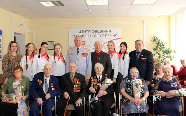 Юбилейные медали в честь 80-летия Победы вручили ветеранам в Стародубе