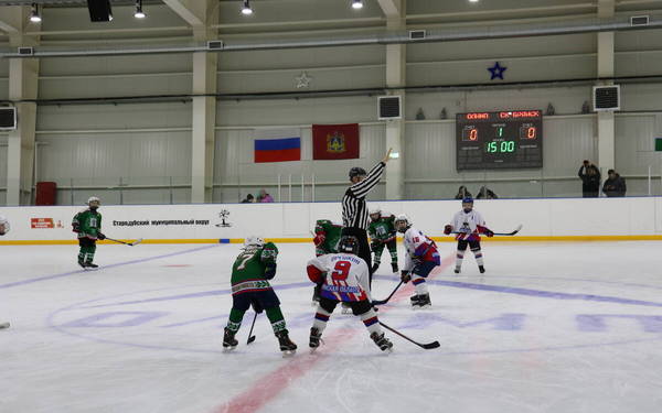 В стародубском Ледовом дворце прошёл товарищеский хоккейный матч