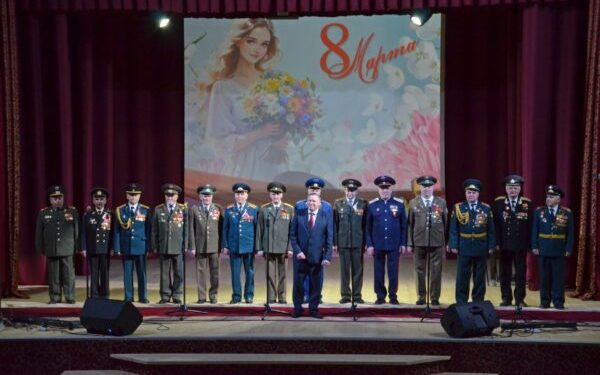 В Трубчевском РДК прошёл концерт «О, женщина, тебя прекрасней нет!»