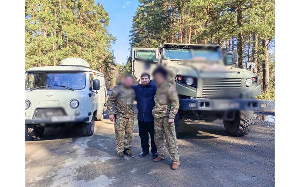 Брянский священник передал сетку-рабицу и аккумуляторы в автомобильный батальон группировки «Север»