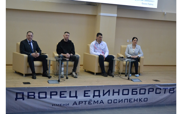 Прославленные брянские спортсмены Осипенко и Фридзон дали школьникам «Билет в будущее»