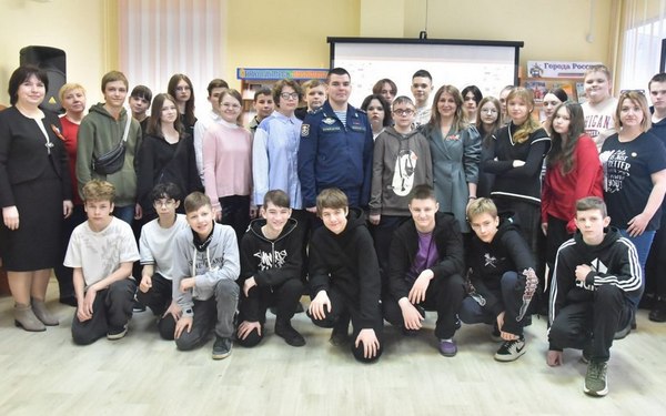 О своём пути брянским школьникам рассказал ветеран СВО Андрей Шевченко