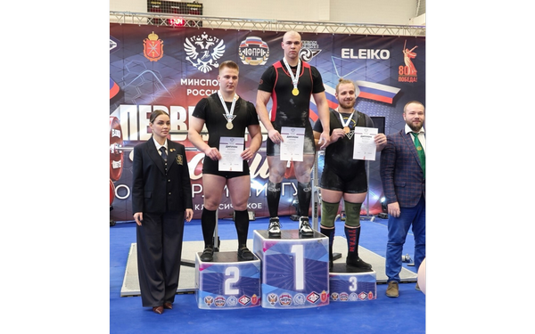 Золотую медаль на первенстве России завоевал брянский пауэрлифтер Тимофей Кэрпушор