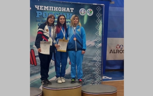 На Чемпионате России по пауэрлифтингу брянская спортсменка установила 4 рекорда России