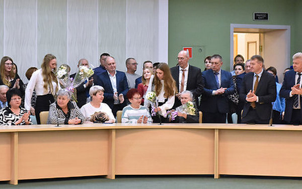 В Брянской области в честь профессионального праздника поздравили работников бытового обслуживания населения и жилищно-коммунального хозяйства