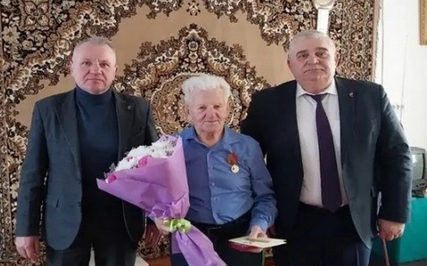 В Красногорском районе ветерану Великой Отечественной войны вручили юбилейную медаль