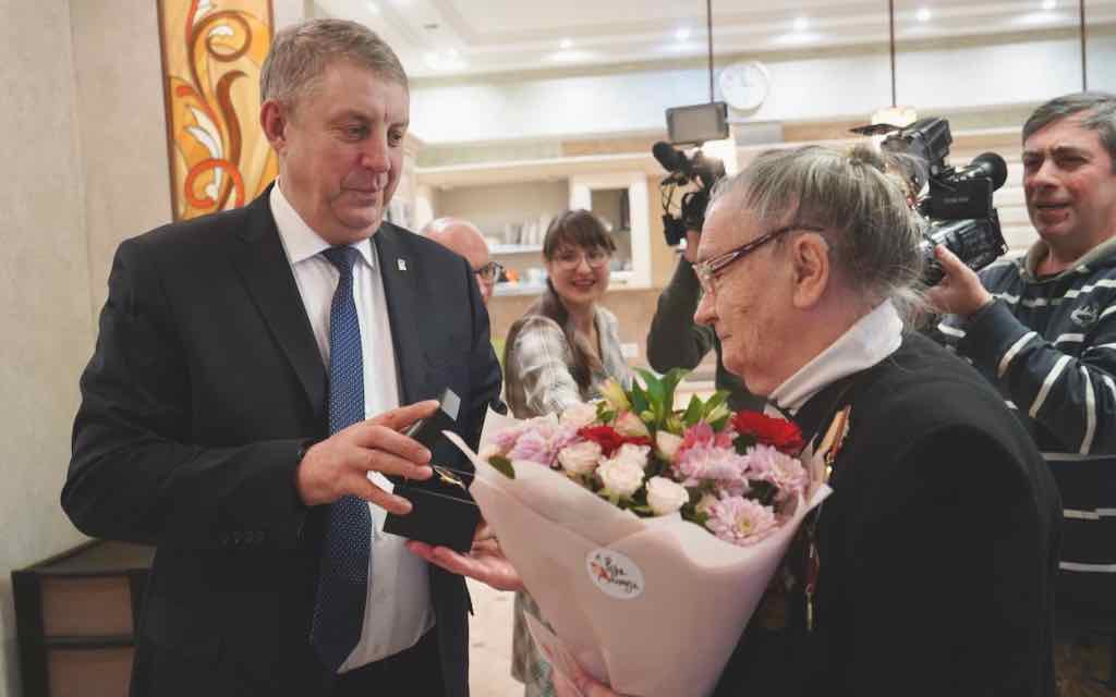 Брянская легенда спорта получила памятную медаль к юбилею Победы