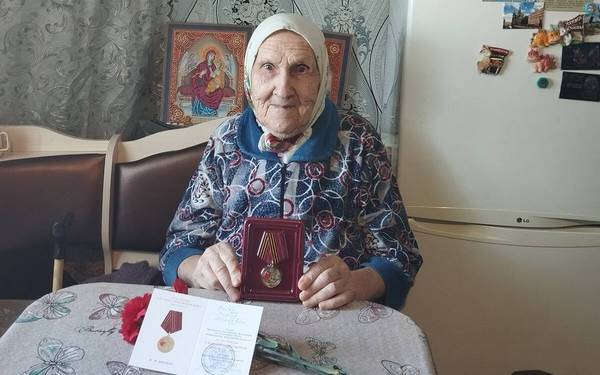На Брянщине вручают юбилейные медали в честь 80-летия Победы