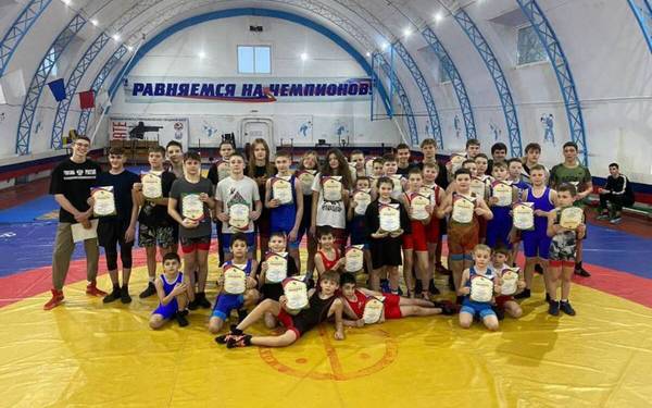 Спортсмены из Стародуба завоевали 15 медалей на первенстве по борьбе