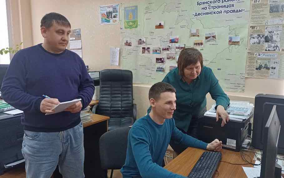 Ветеран СВО Артём Бирюлин нашёл себя в мирной жизни: он стал дизайнером газеты «Деснянская правда»