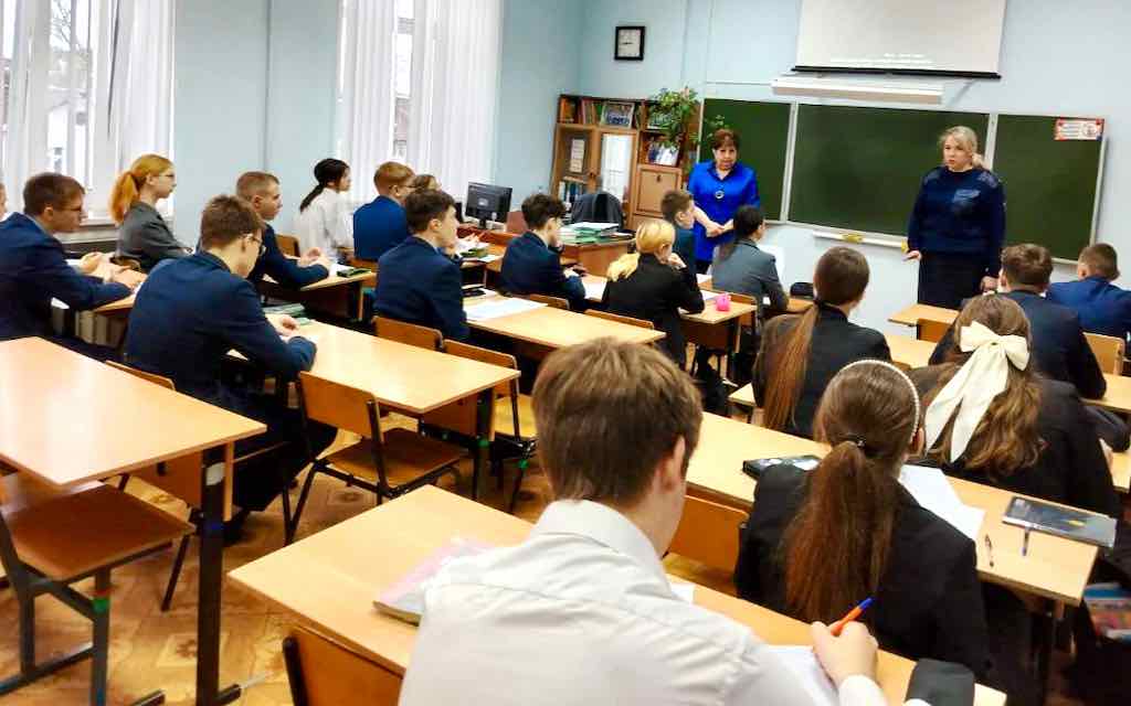 В Брянске прошёл масштабный профилактический рейд в учебных заведениях