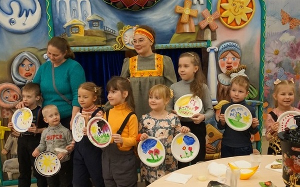 В Брянском областном театре кукол прошли Масленичные гуляния