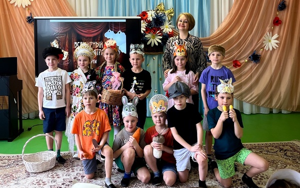 Международный День театра отметили в детском саду «Мегаполис» Брянского района