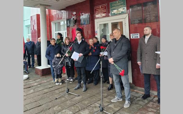 В Брянском техникуме увековечили имя выпускника – героя СВО