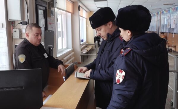 Росгвардейцы проверили безопасность образовательных учреждений в Брянске