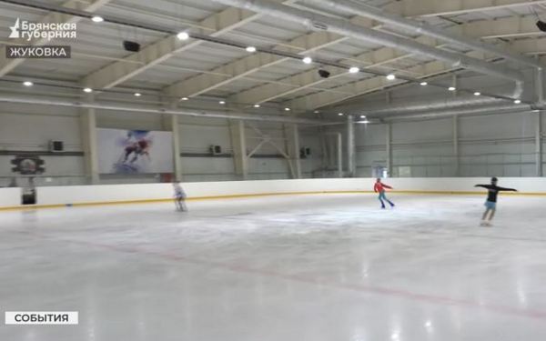 Жуковке провели праздничный турнир для юных граций фигурного катания