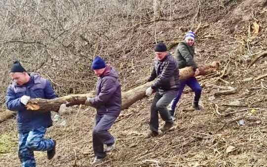 В Трубчевском парке благоустраивают спуск к Десне к юбилею города