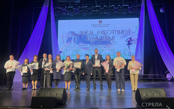 В Брянске работников культуры поздравили «Голоса Весны»