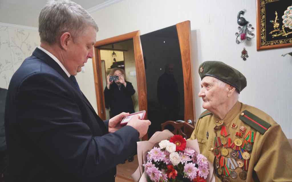 Губернатор Александр Богомаз поздравил ветерана Великой Отечественной войны Палину Сергееву со столетним юбилеем