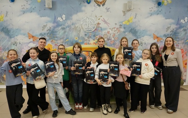 Для брянских школьников провели экскурсию по закулисью театра кукол