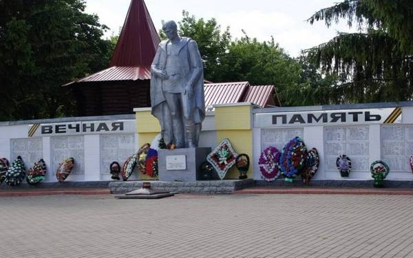 В Стародубе будет выполнен капитальный ремонт мемориального комплекса «Стена Памяти»