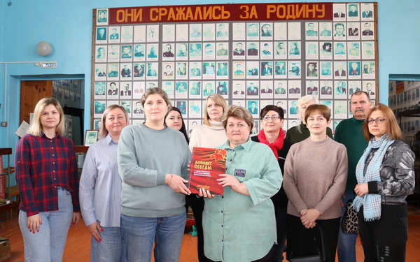 Комаричскому краеведческому музею передали книгу о судьях-героях