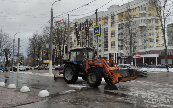 В Брянске продолжаются работы по очистке дорог