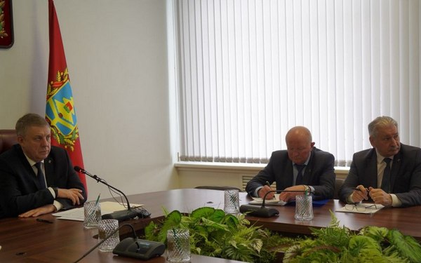 Александр Богомаз отчитался о ходе проведения весенне-полевых работ в 2025 году