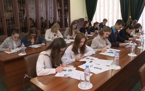 Жители Брянщины присоединились к «Диктанту Победы»