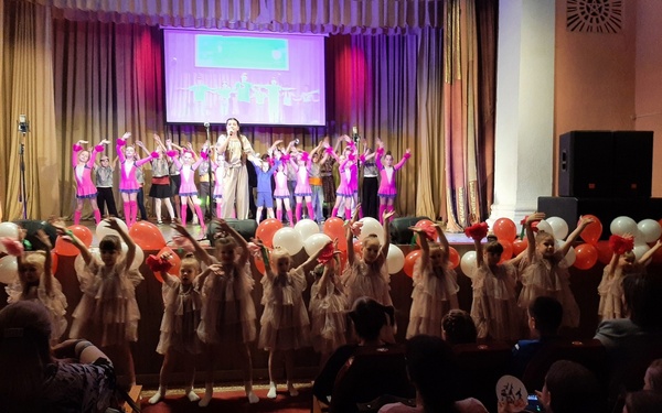 Центр внешкольной работы Брянска завершил учебный год ярким фестивалем