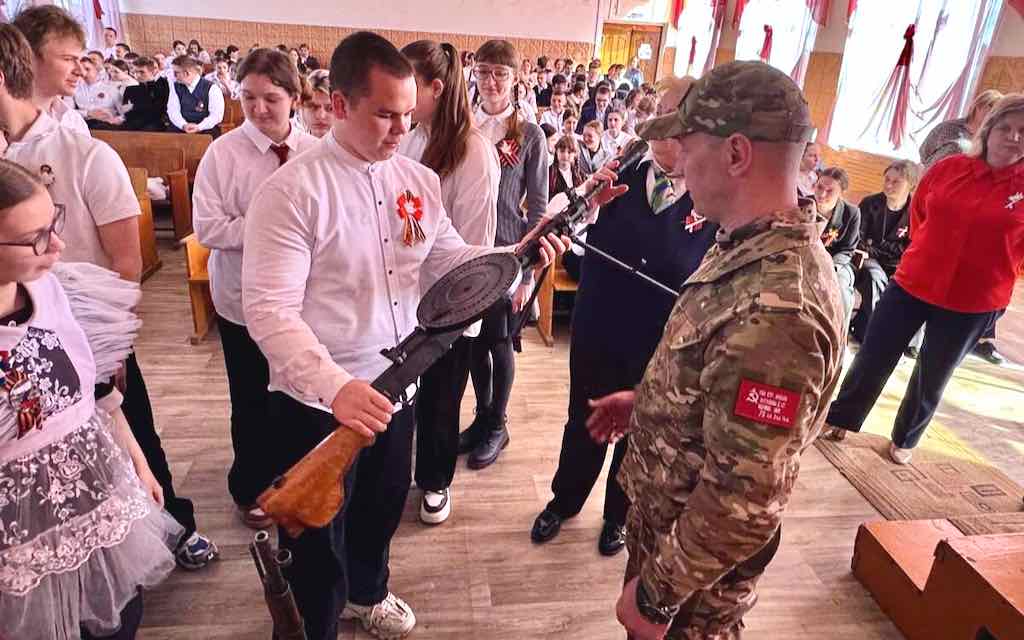 В Карачеве Брянской области прошла встреча школьников с участниками отряда «БАРС-Брянск»