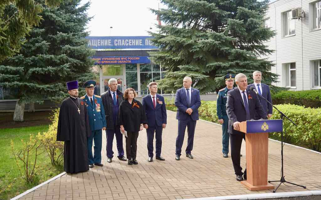 Губернатор Брянщины поздравил сотрудников МЧС с Днём пожарной охраны России